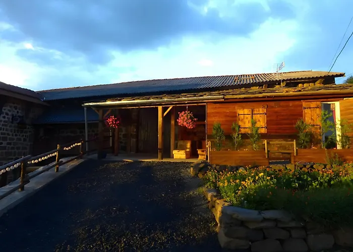 Le Mont De La Source Lafarre (Haute-Loire)